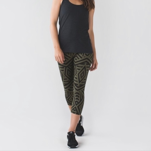Lululemon Wunder Under Crop II leggings Pants. Size 6 - Picture 3 of 11